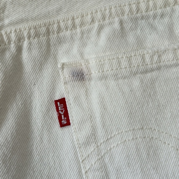 Levi’s white denim shorts - Picture 3 of 7
